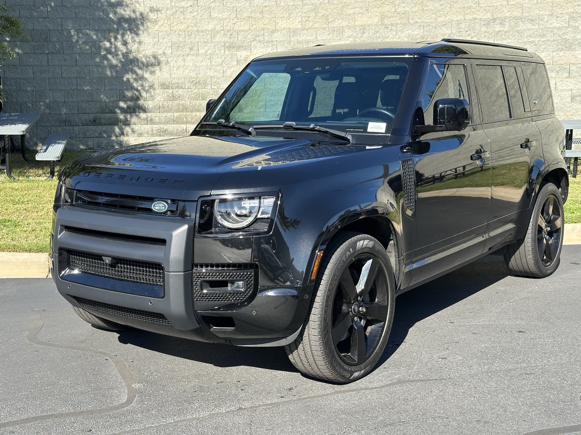 2024 Land Rover Defender X-Dynamic SE — photo 1 of 37