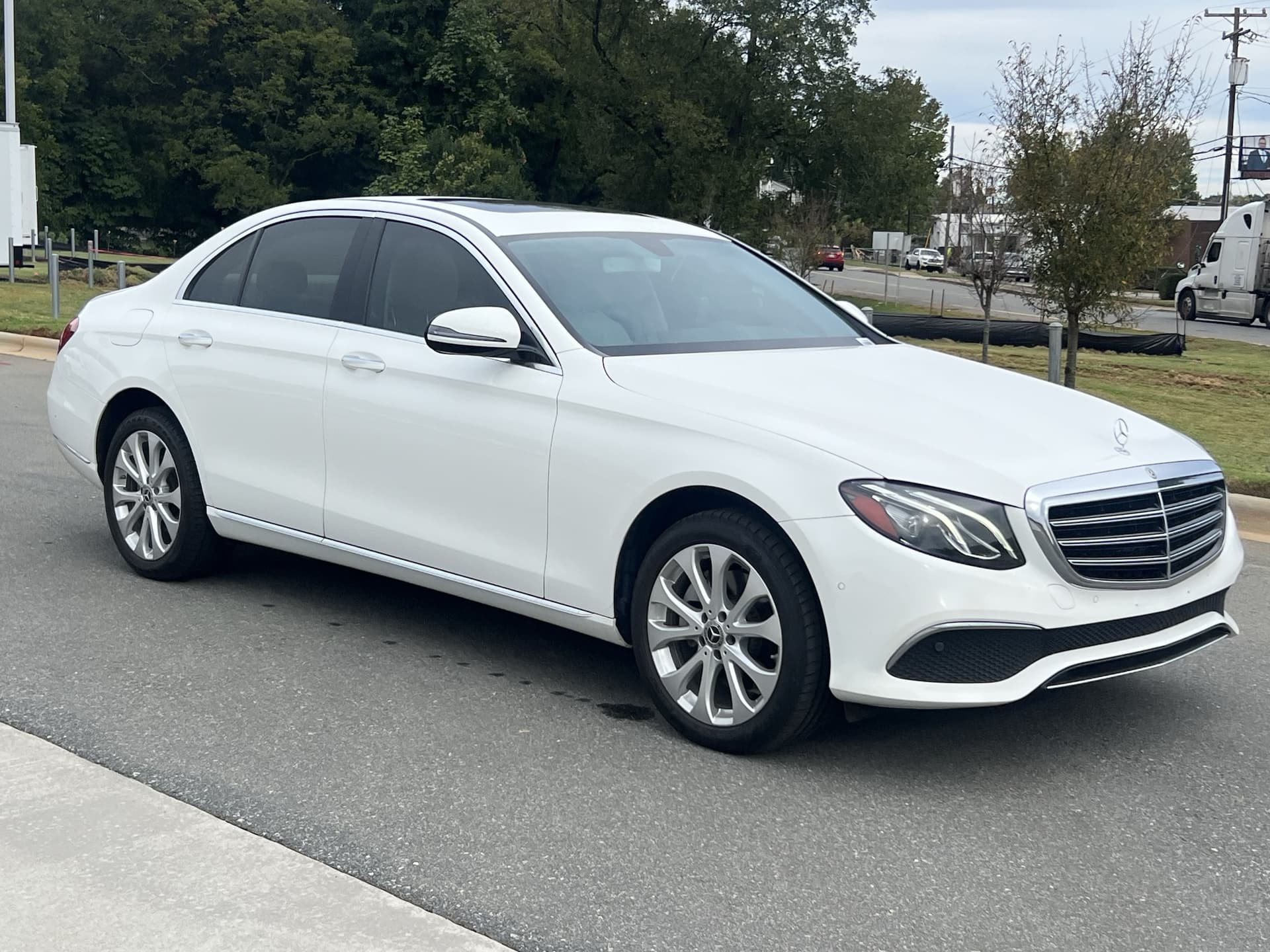 2018 Mercedes-Benz E-Class E 300 — photo 1 of 31