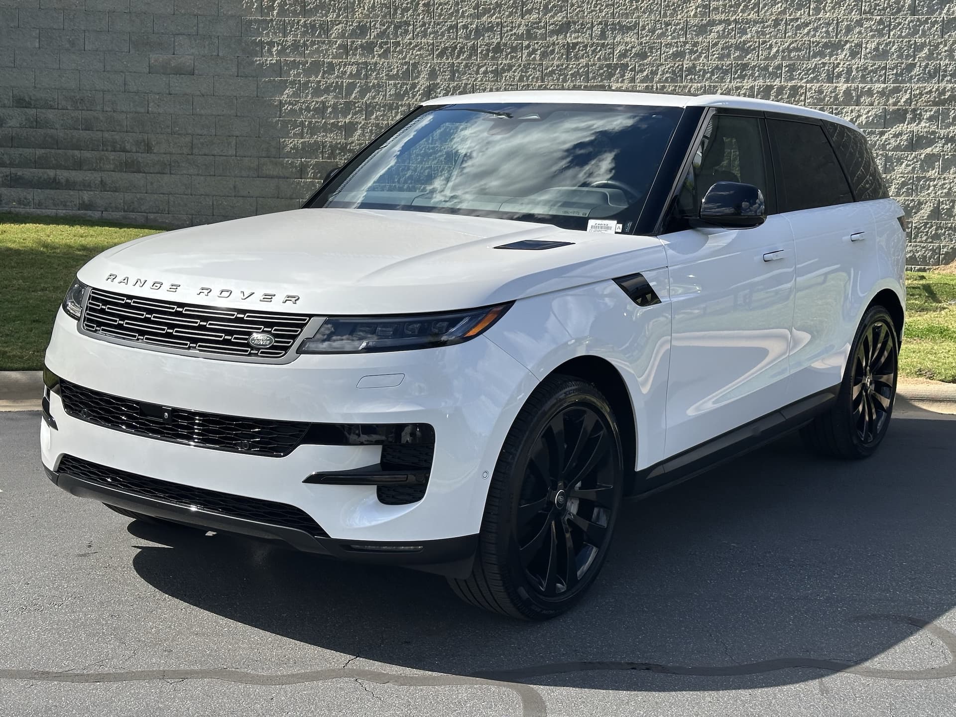 2025 Land Rover Range Rover Sport SE — photo 1 of 34