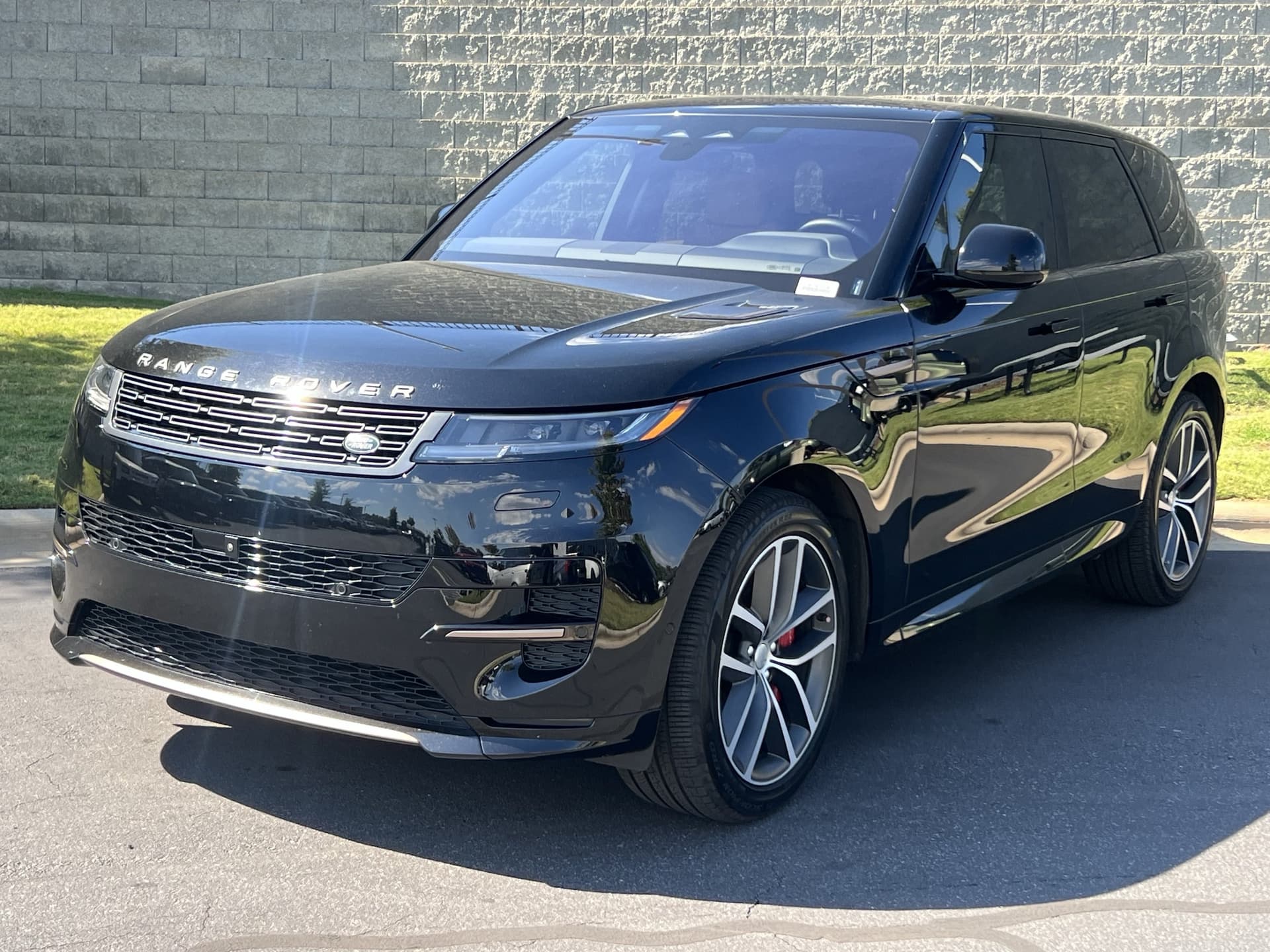 2023 Land Rover Range Rover Sport SE Dynamic — photo 1 of 32