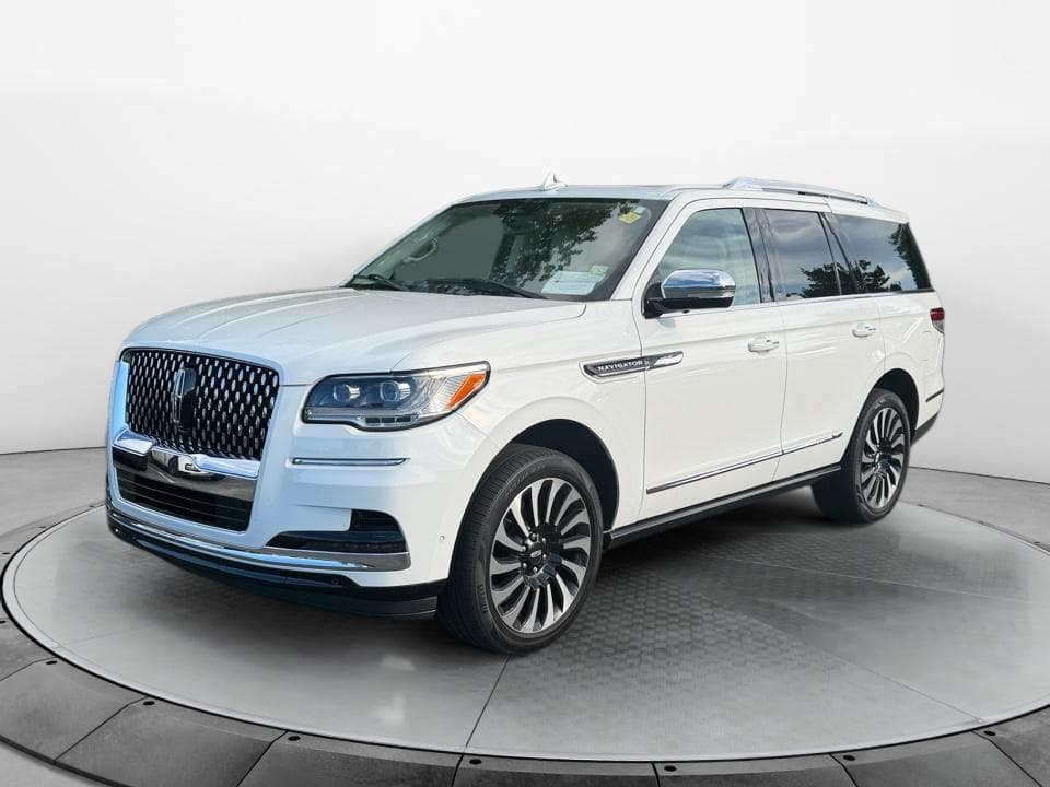 2023 Lincoln Navigator Black Label — photo 1 of 20
