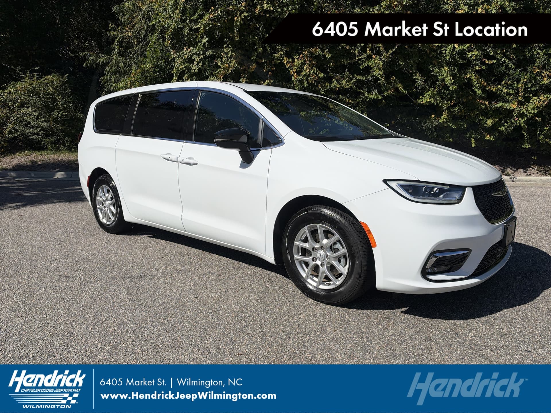 2026 Chrysler Pacifica Select — photo 1 of 35