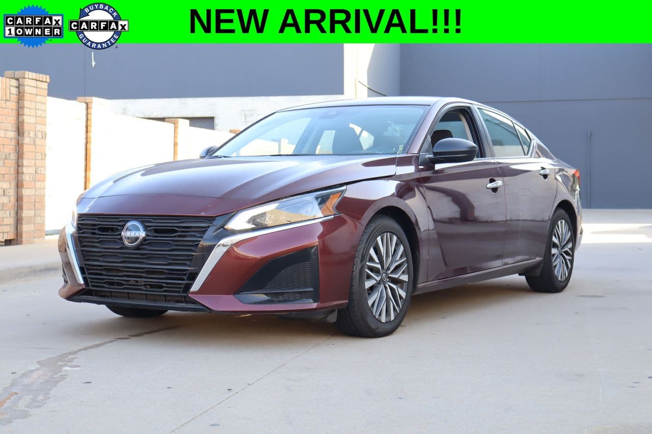 2024 Nissan Altima 2.5 SV — photo 1 of 28