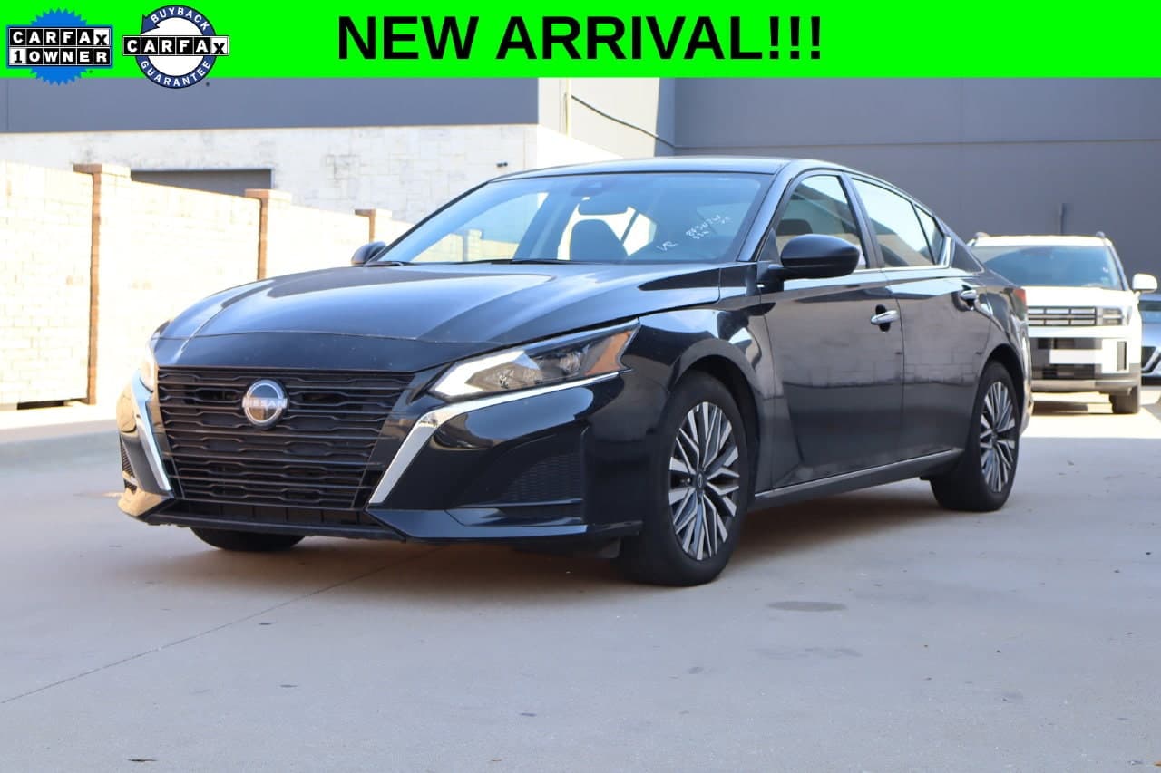 2025 Nissan Altima SV — photo 1 of 28