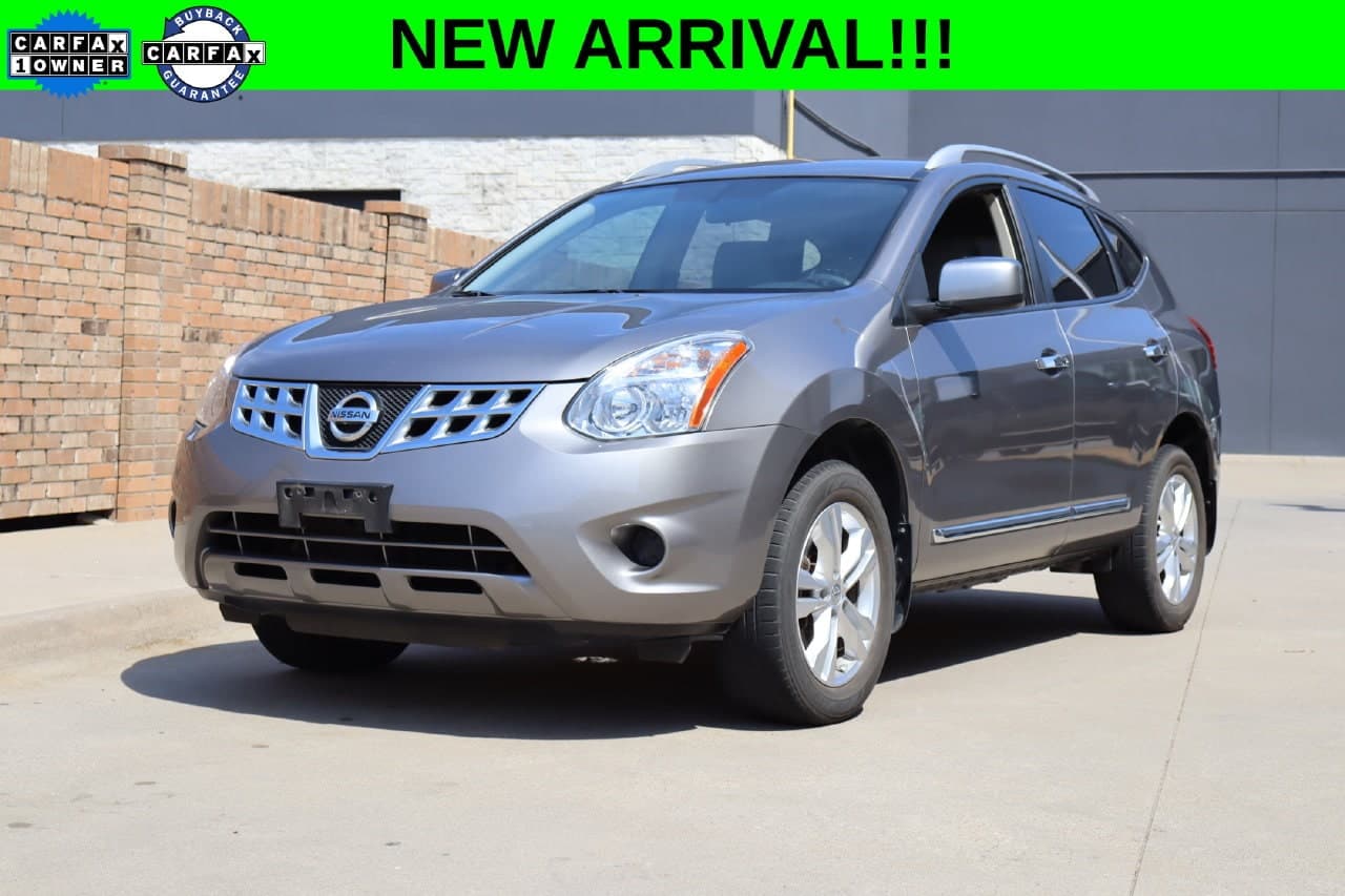 2013 Nissan Rogue SV — photo 1 of 25