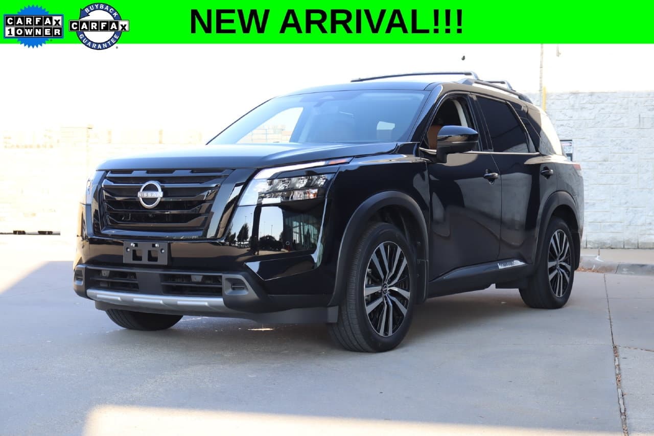 2025 Nissan Pathfinder Platinum — photo 1 of 34