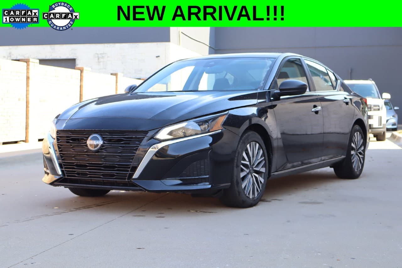 2025 Nissan Altima SV — photo 1 of 28