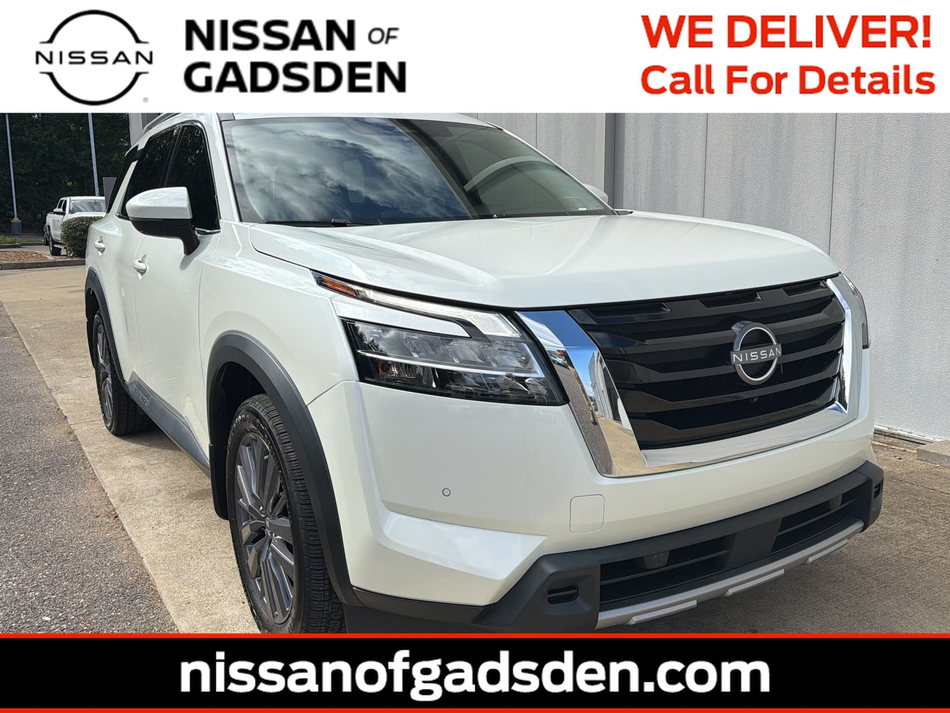 2024 Nissan Pathfinder SL — photo 1 of 22