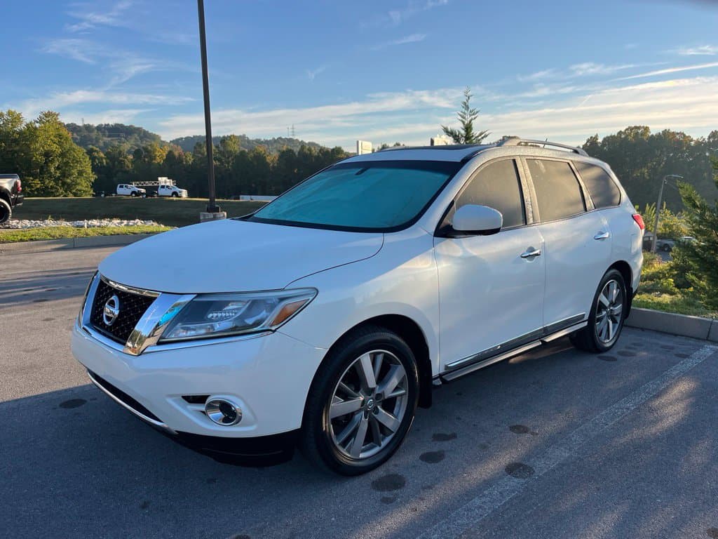 2015 Nissan Pathfinder Platinum — photo 1 of 13