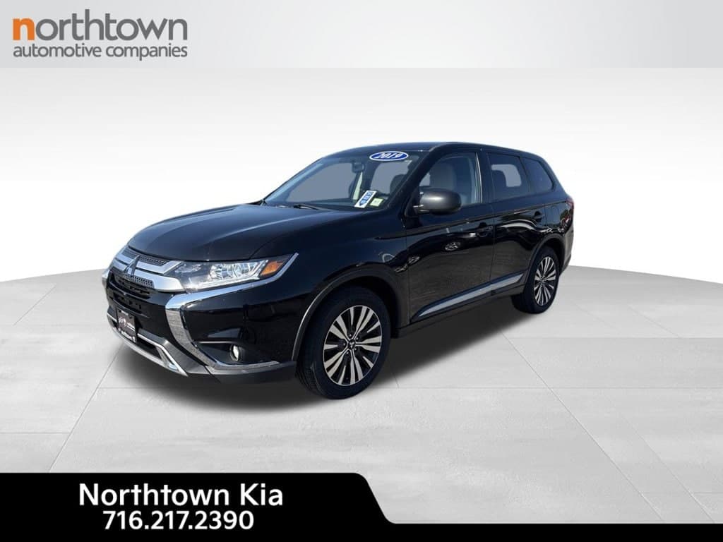 2019 Mitsubishi Outlander SE — photo 1 of 32