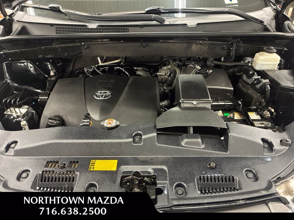 2019 Toyota Highlander XLE — photo 1 of 32