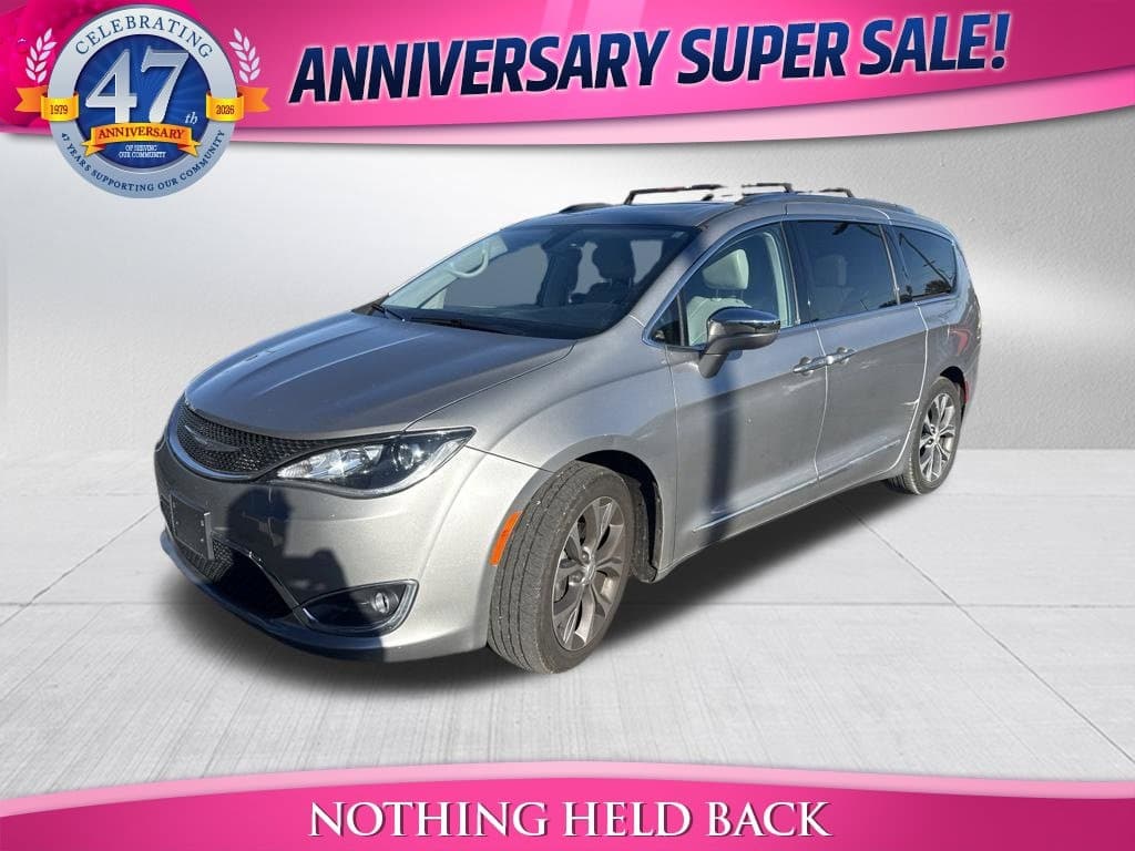 2017 Chrysler Pacifica Limited — photo 1 of 5