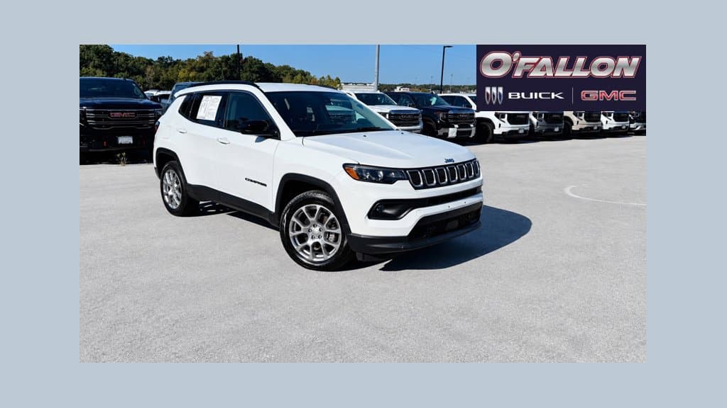 2022 Jeep Compass Latitude Lux — photo 1 of 23