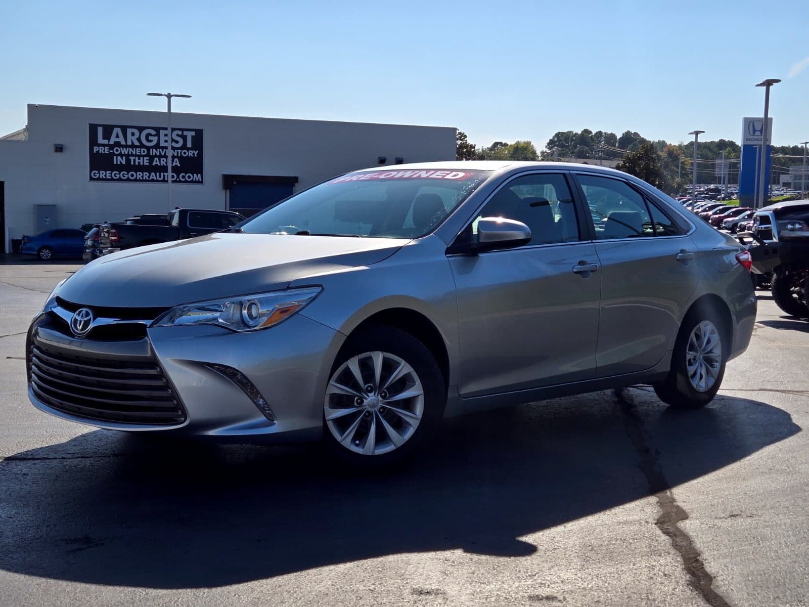 2017 Toyota Camry LE — photo 1 of 33