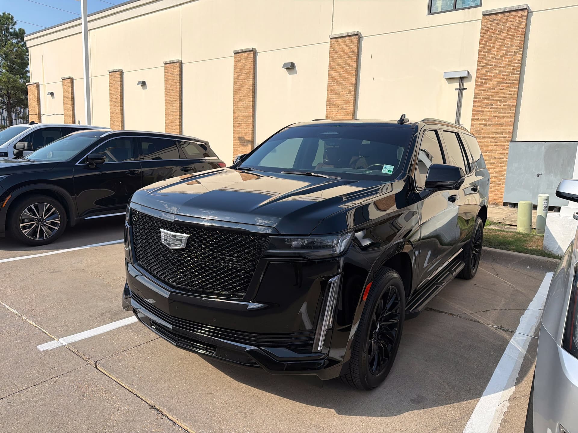 2023 Cadillac Escalade Base — photo 1 of 8