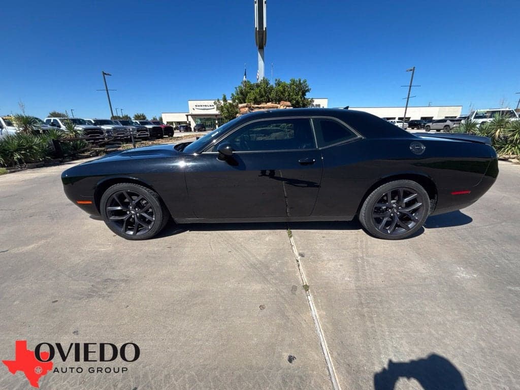 2020 Dodge Challenger SXT — photo 1 of 18
