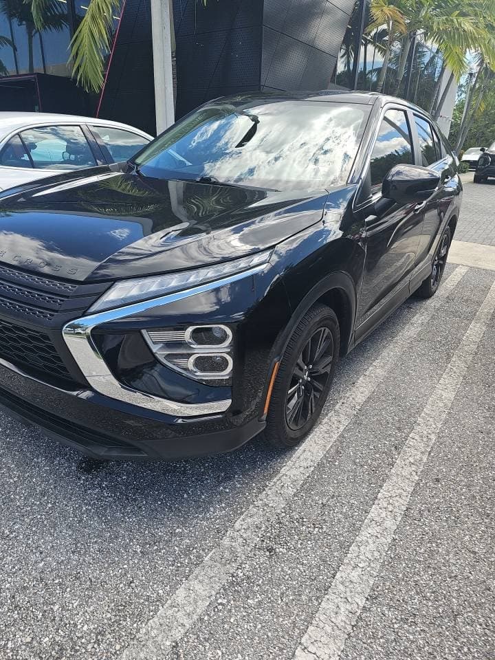 2023 Mitsubishi Eclipse Cross LE — photo 1 of 3