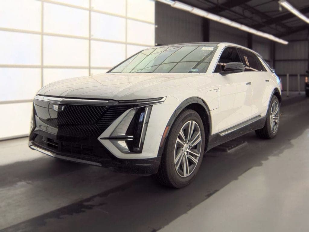 2024 Cadillac LYRIQ Luxury — photo 1 of 6