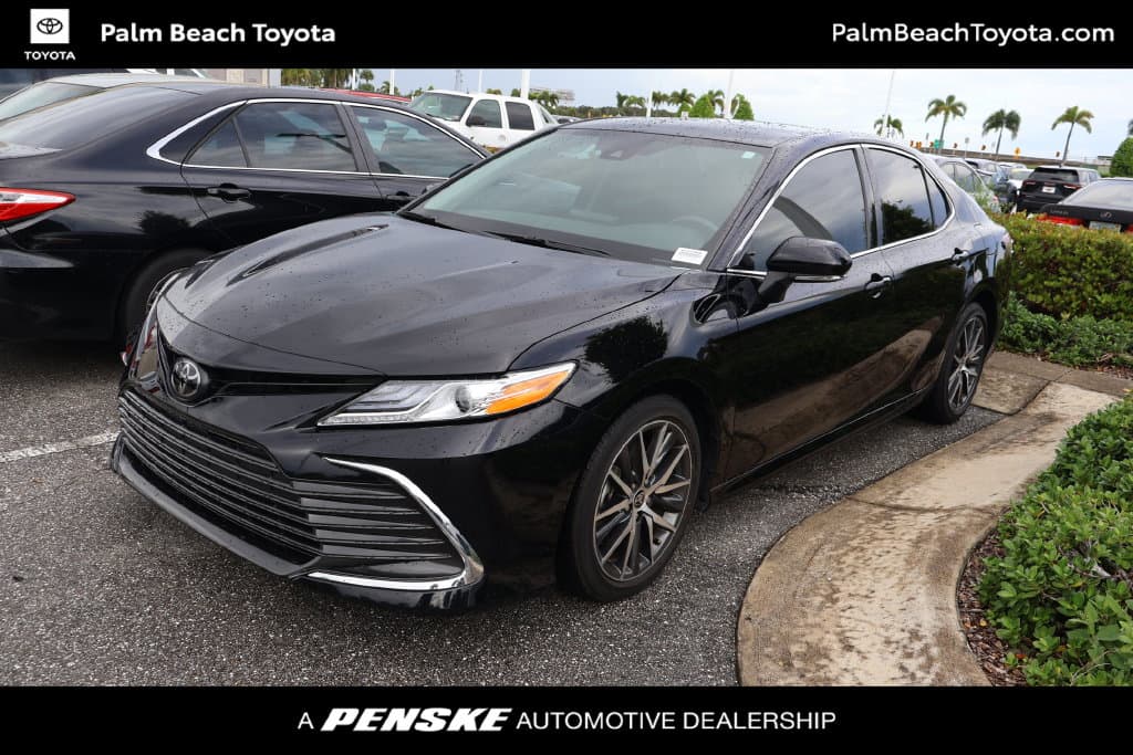 2024 Toyota Camry XLE — photo 1 of 8