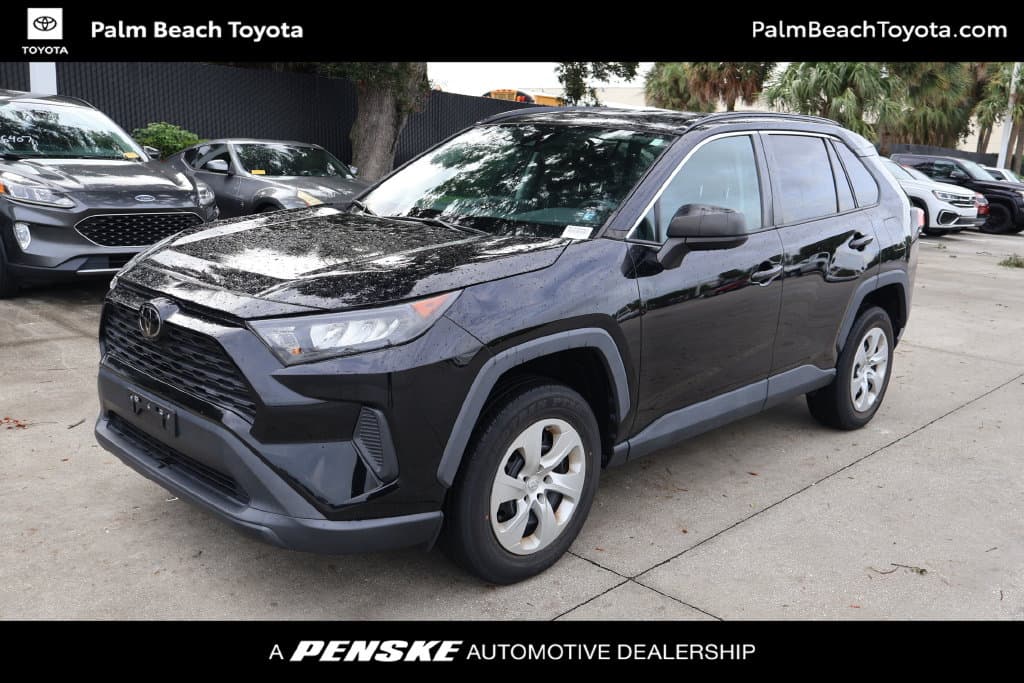 2021 Toyota RAV4 LE — photo 1 of 8