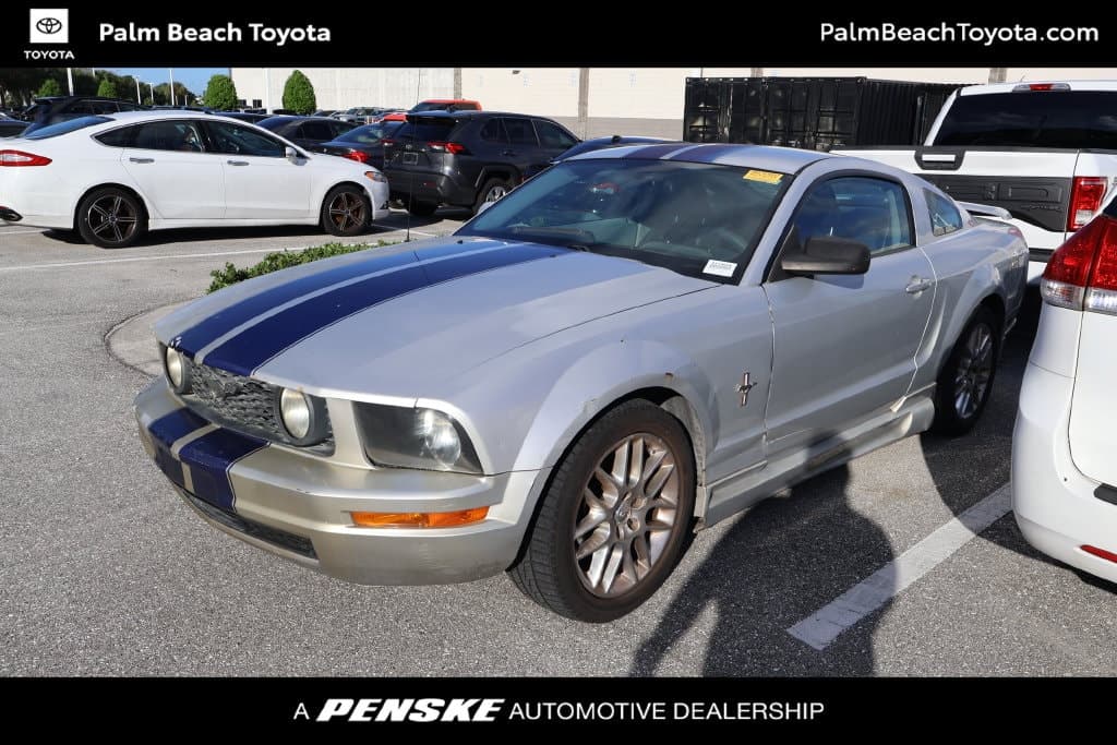 2006 Ford Mustang Deluxe — photo 1 of 8