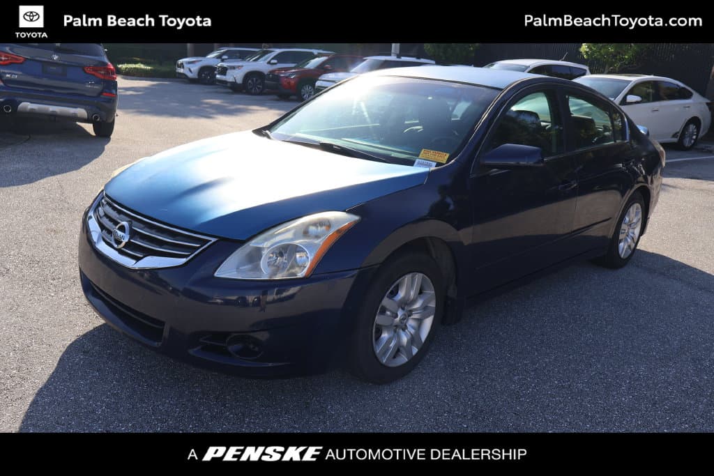 2010 Nissan Altima 2.5 S — photo 1 of 8