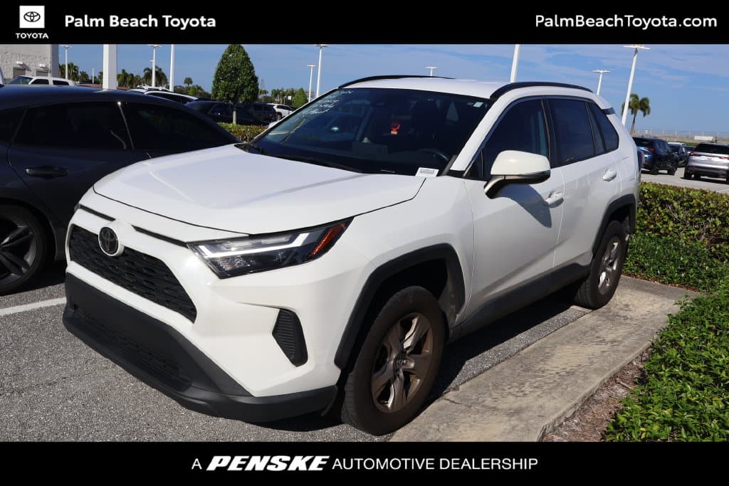 2022 Toyota RAV4 XLE — photo 1 of 7