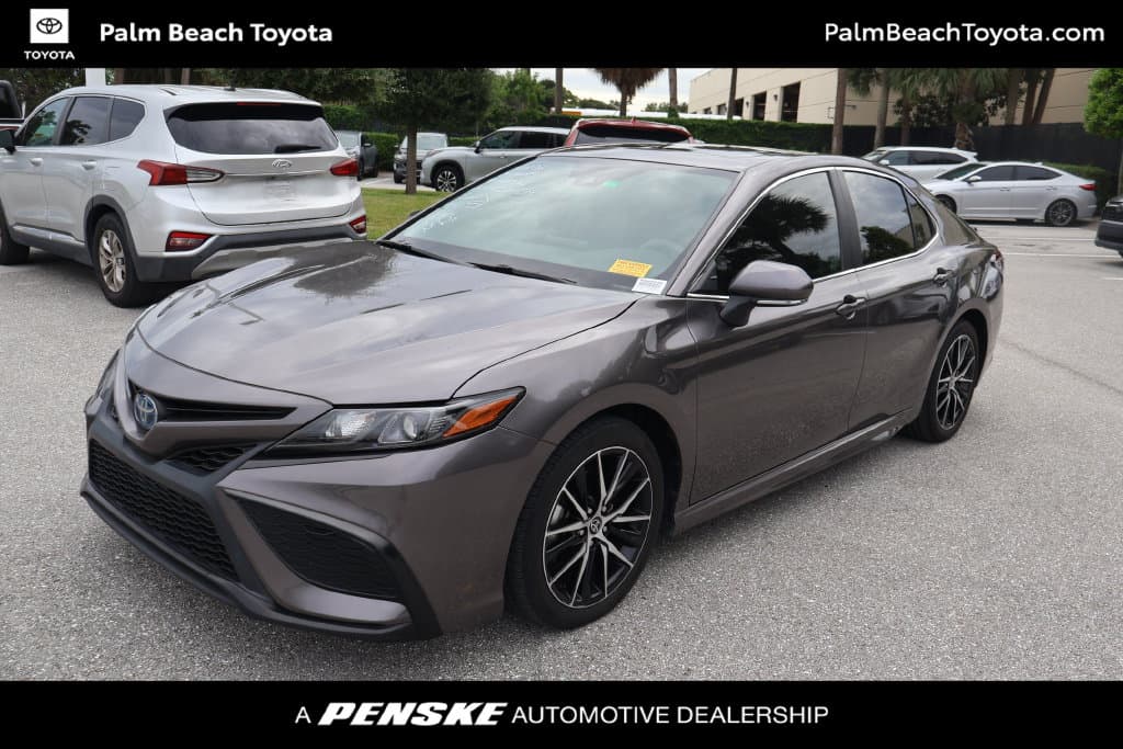 2024 Toyota Camry Base — photo 1 of 8