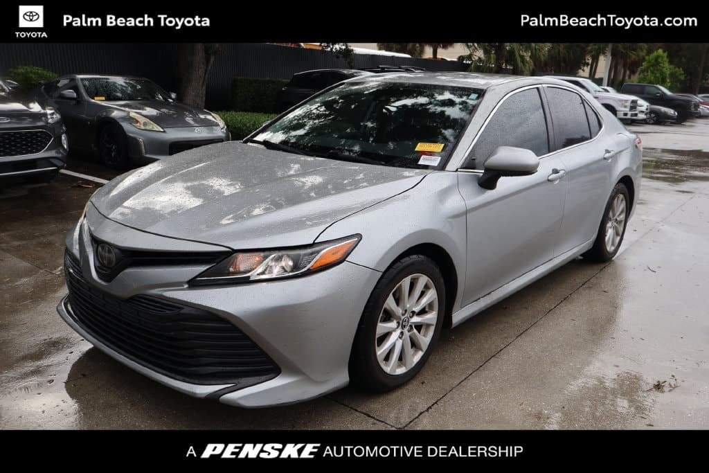 2019 Toyota Camry LE — photo 1 of 8