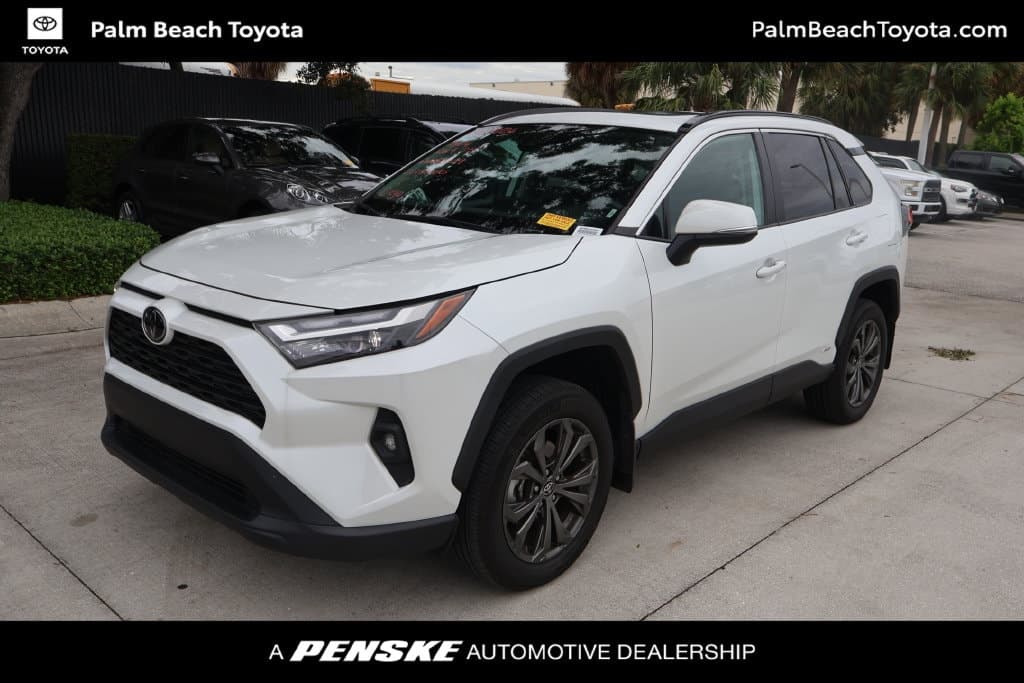 2025 Toyota RAV4 Hybrid XLE Premium — photo 1 of 8