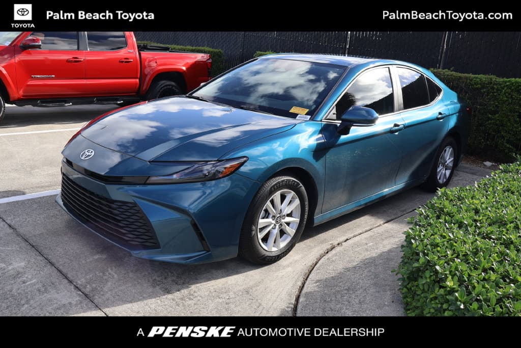 2026 Toyota Camry LE — photo 1 of 8
