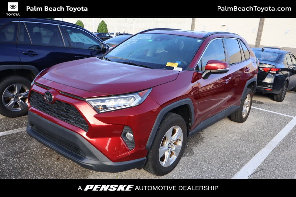 2020 Toyota RAV4 XLE — photo 1 of 8