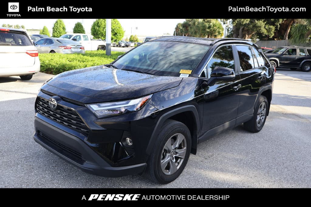 2025 Toyota RAV4 XLE — photo 1 of 8
