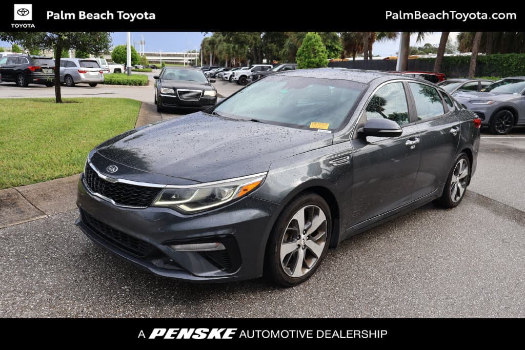 2020 Kia Optima S — photo 1 of 8