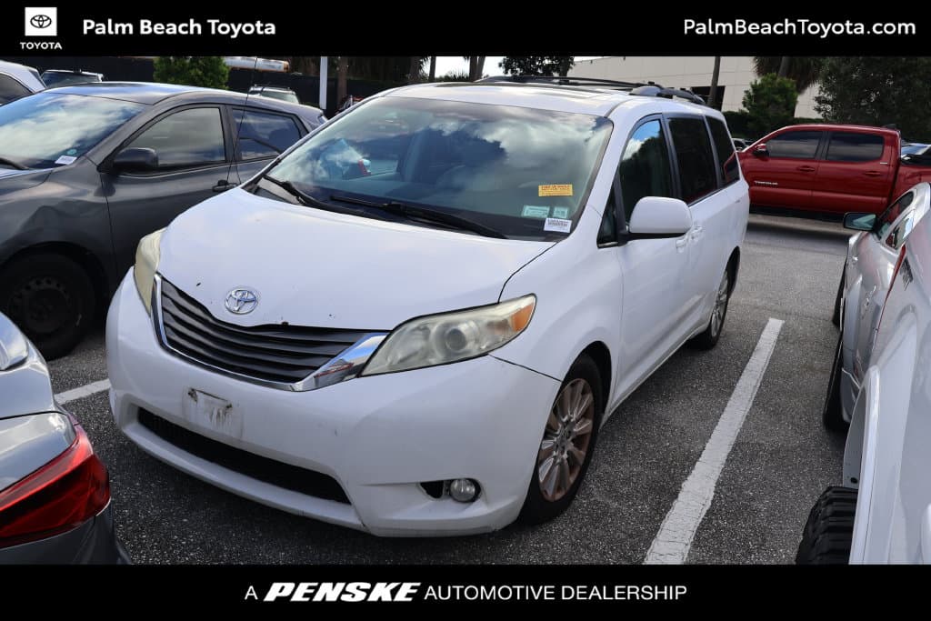 2012 Toyota Sienna XLE — photo 1 of 8