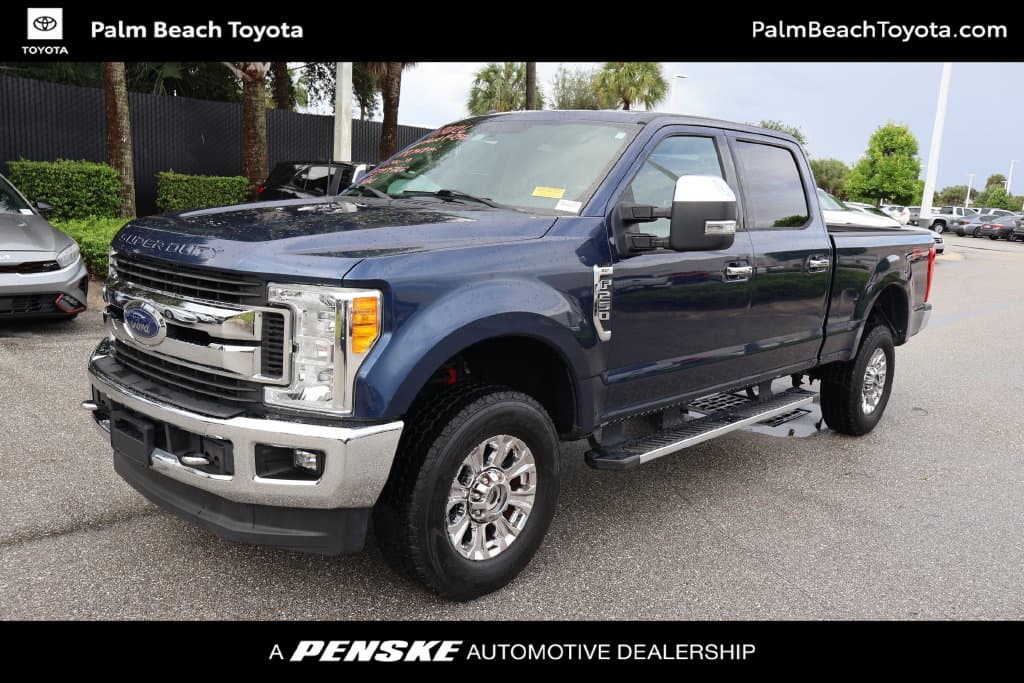 2017 Ford Super Duty F-250 SRW XLT — photo 1 of 8