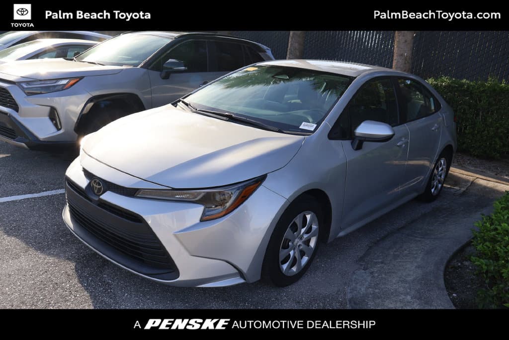 2024 Toyota Corolla LE — photo 1 of 8