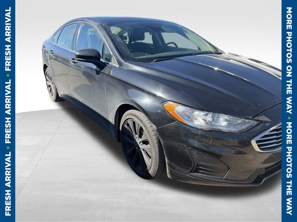 2020 Ford Fusion SE — photo 1 of 6