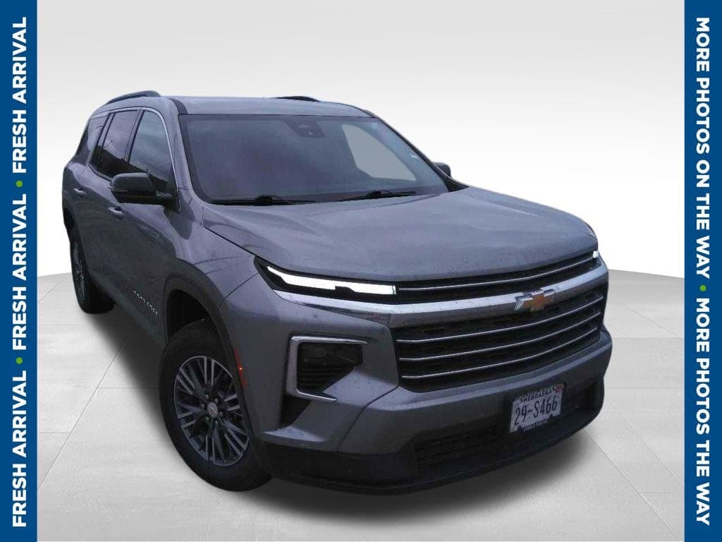 2025 Chevrolet Traverse AWD LT — photo 1 of 7