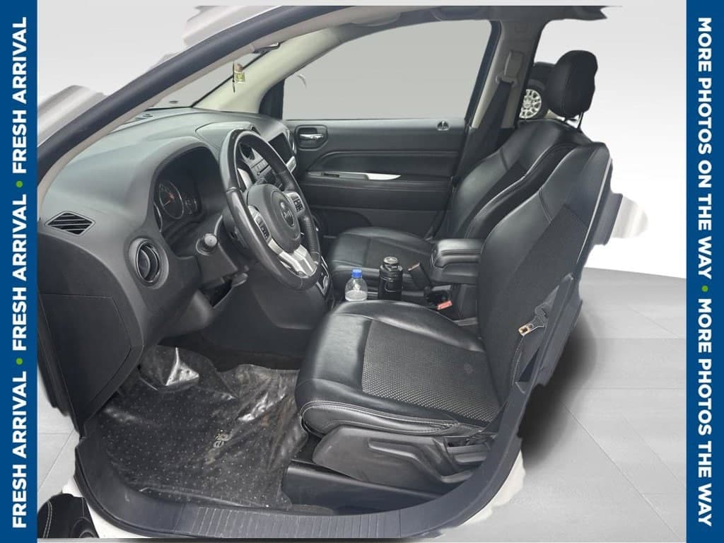 2017 Jeep Compass Latitude — photo 1 of 7