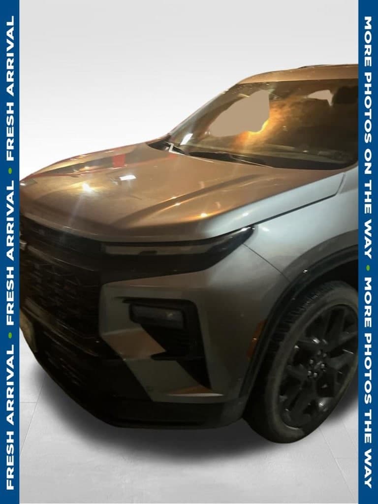 2025 Chevrolet Traverse AWD RS — photo 1 of 8