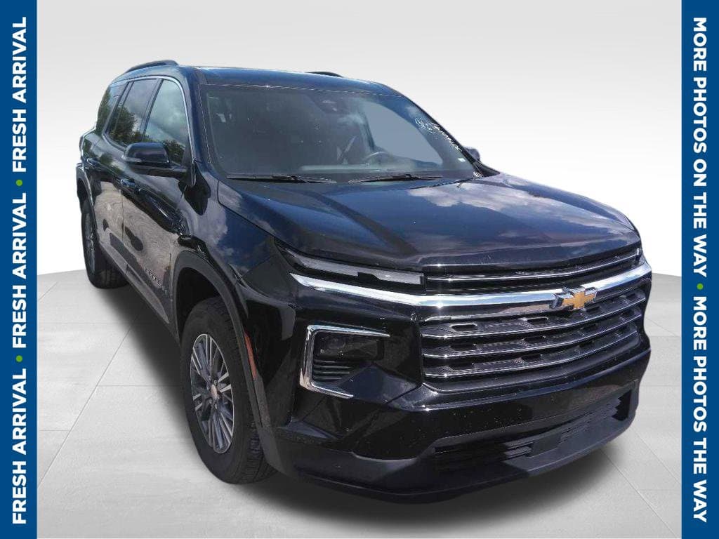 2025 Chevrolet Traverse AWD LT — photo 1 of 10