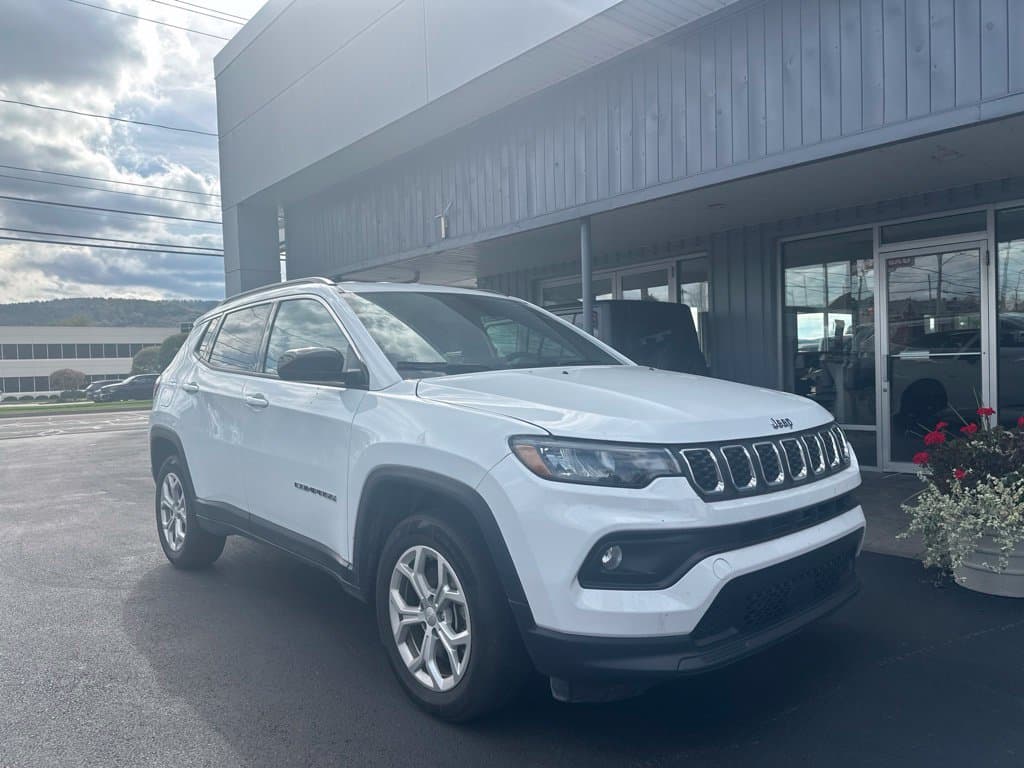 2024 Jeep Compass Latitude — photo 1 of 5