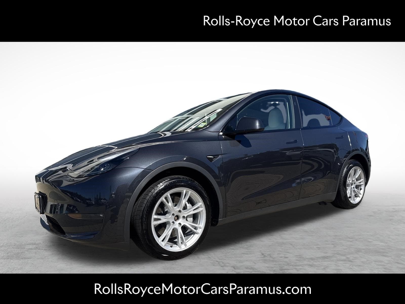 2024 Tesla Model Y Long Range — photo 1 of 29