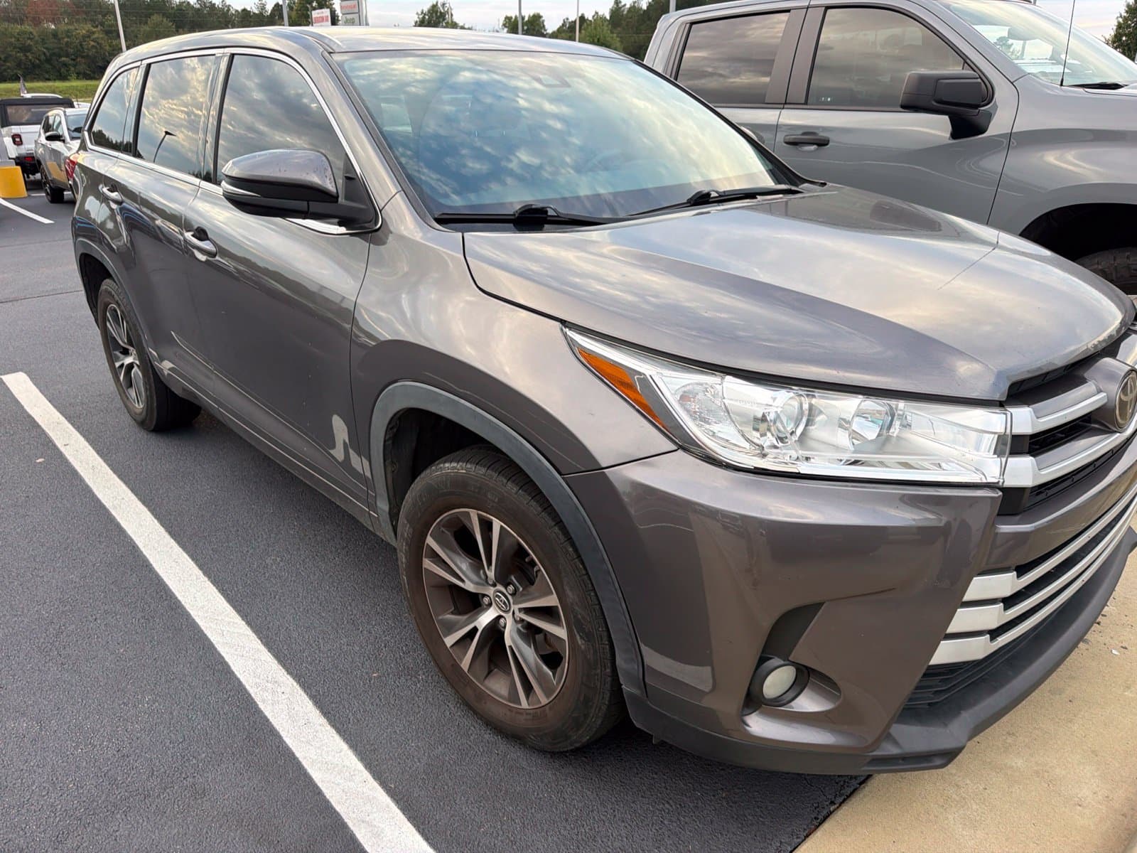 2018 Toyota Highlander LE Plus — photo 1 of 4
