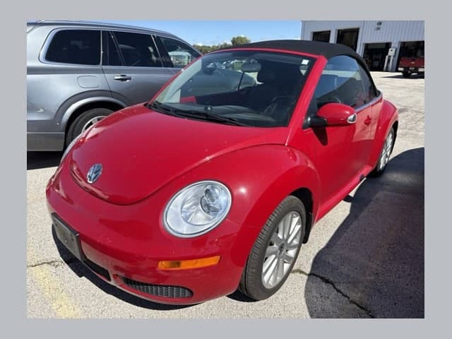 2009 Volkswagen New Beetle Convertible Base — photo 1 of 11