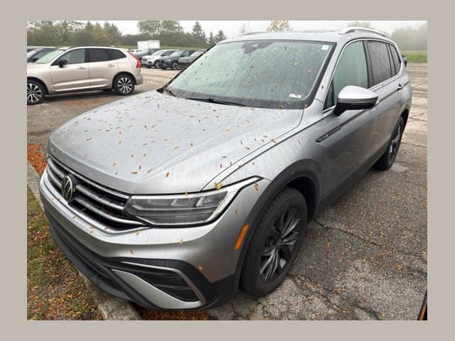 2023 Volkswagen Tiguan Base — photo 1 of 12