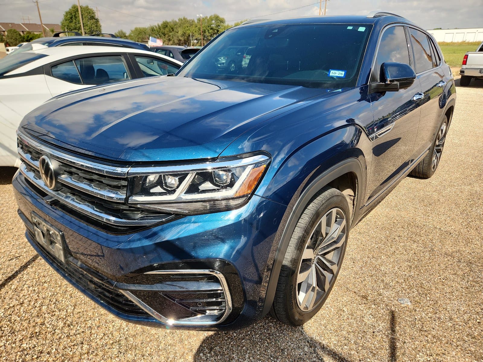 2022 Volkswagen Atlas Cross Sport 3.6L V6 SEL Premium R-Line — photo 1 of 5
