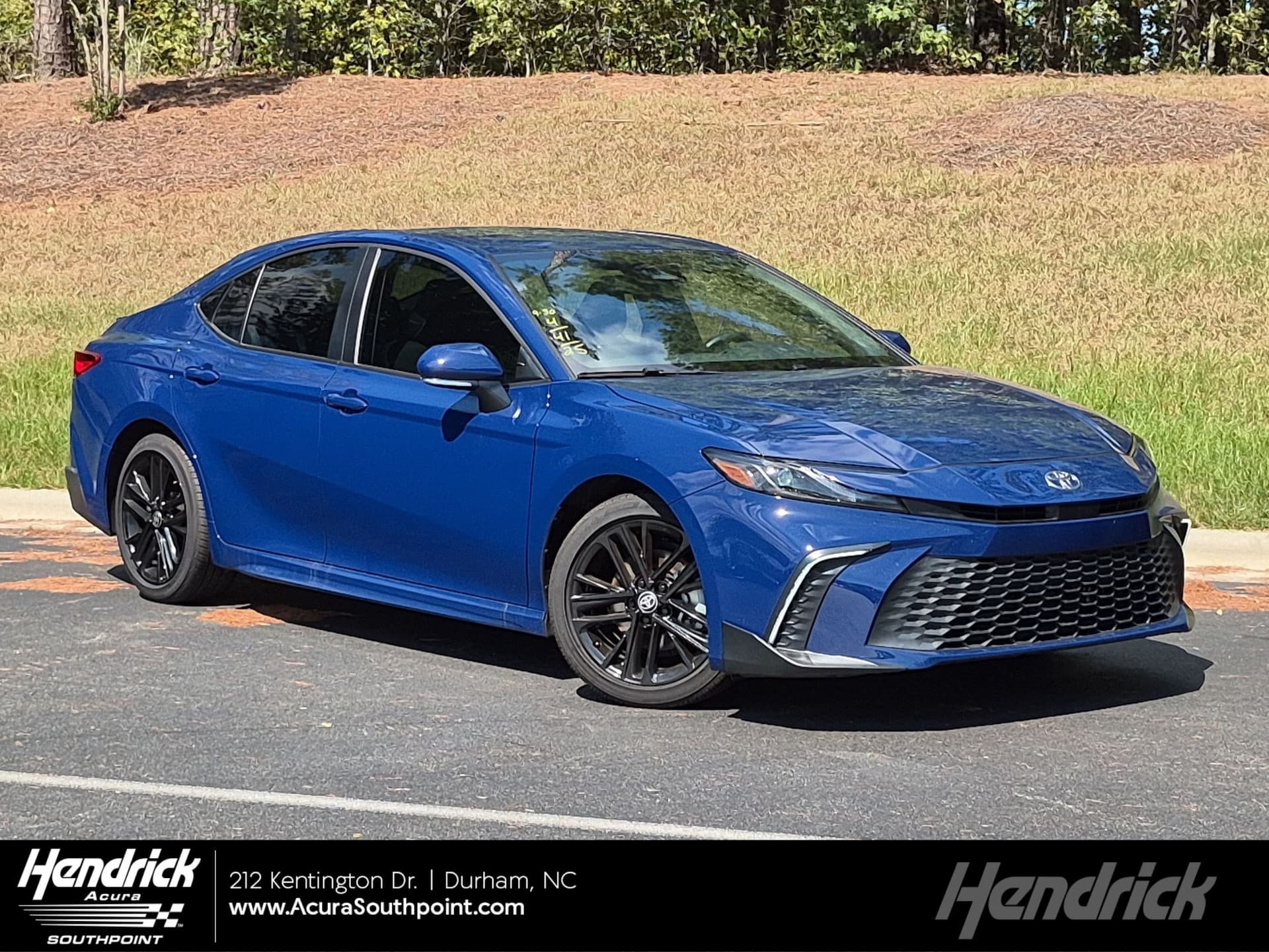 2025 Toyota Camry SE — photo 1 of 23