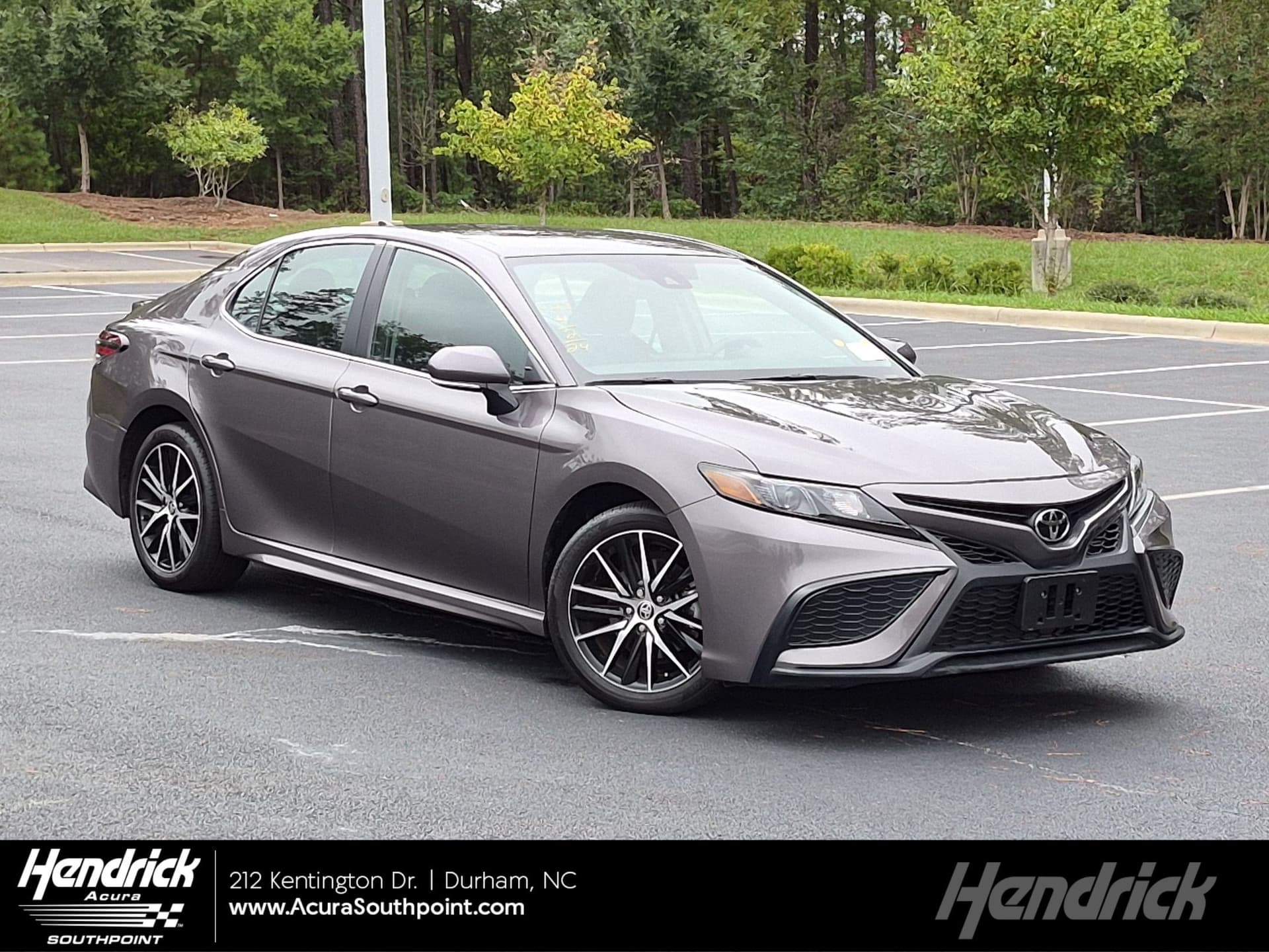 2024 Toyota Camry SE — photo 1 of 22